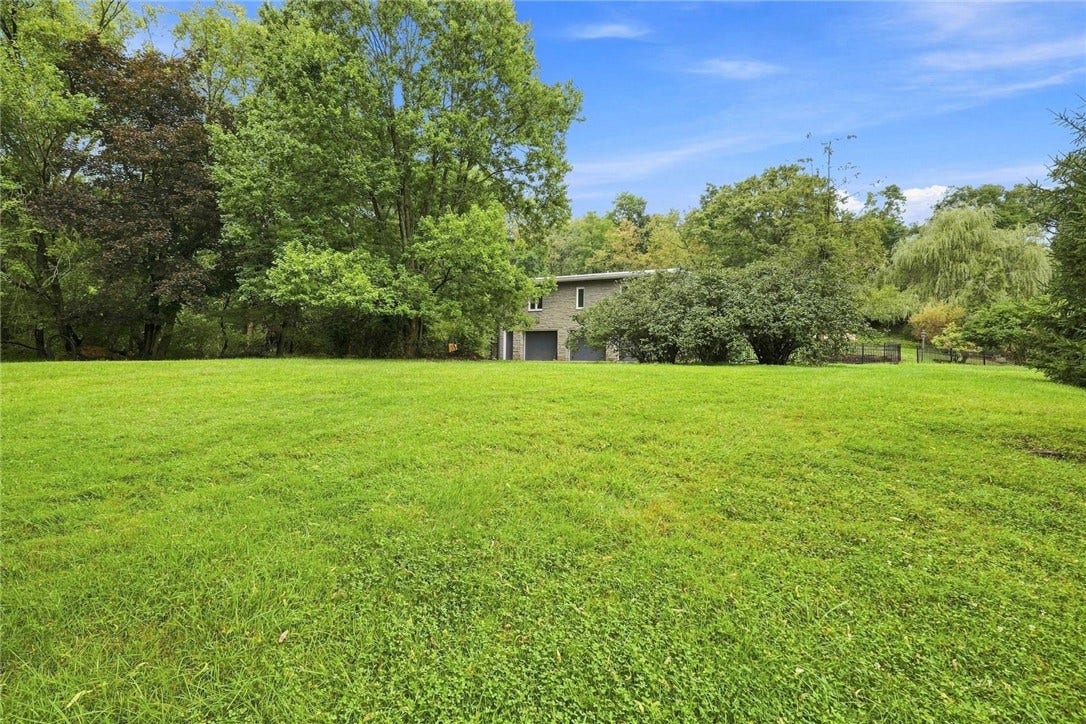 101 Tomahawk Drive, Pittsburgh, PA 15215