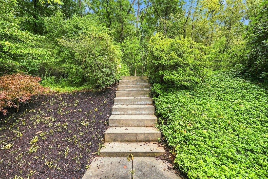 101 Tomahawk Drive, Pittsburgh, PA 15215