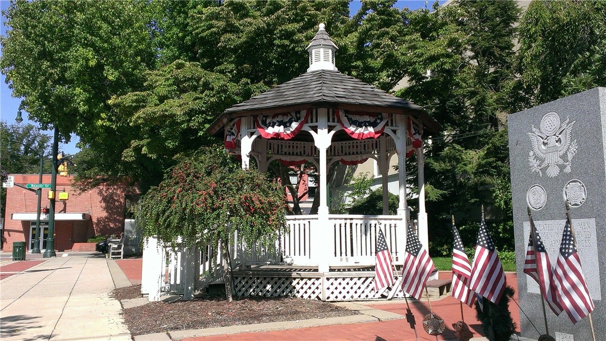 Enjoy the shops, restaurants, parks and community events of Sewickley Village just one block from your home