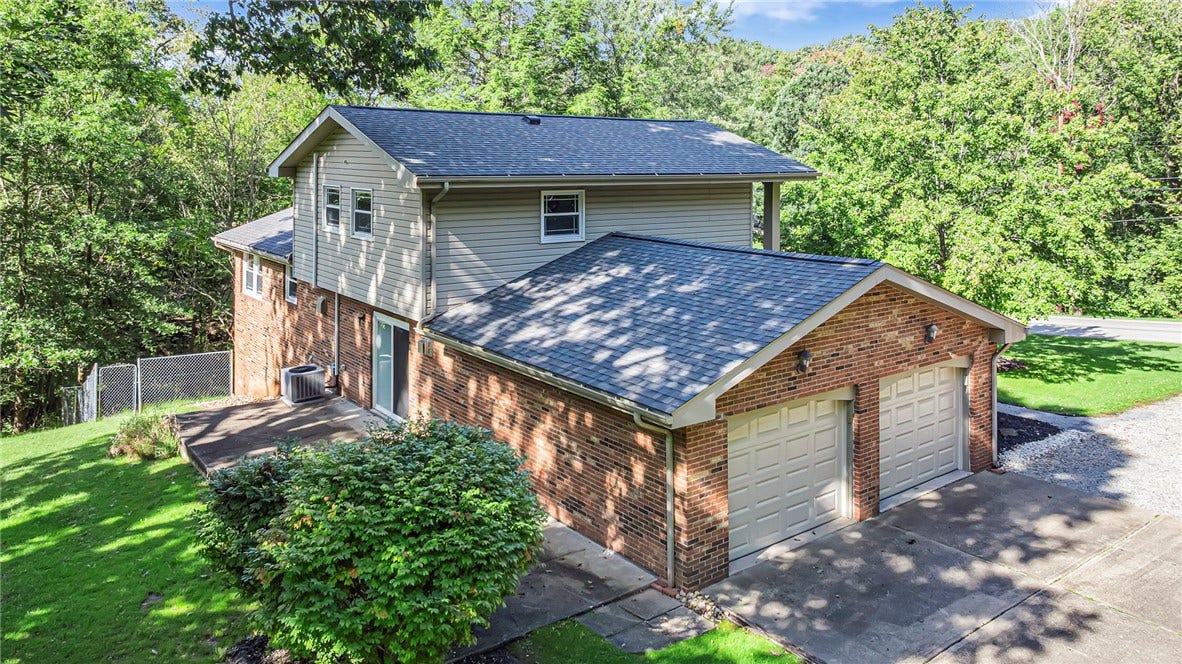 120 W Woodland Dr, Aliquippa, PA 15001