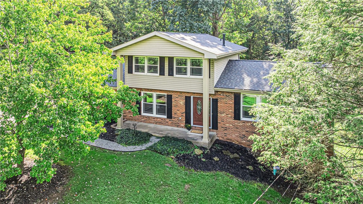 120 W Woodland Dr, Aliquippa, PA 15001