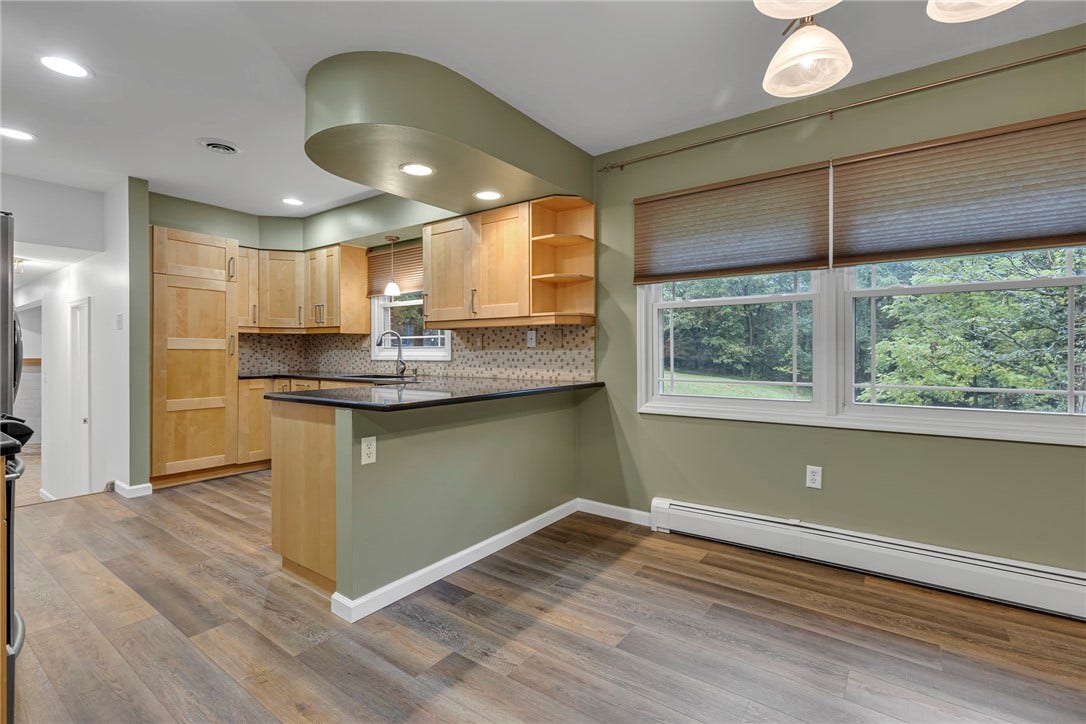 120 W Woodland Dr, Aliquippa, PA 15001