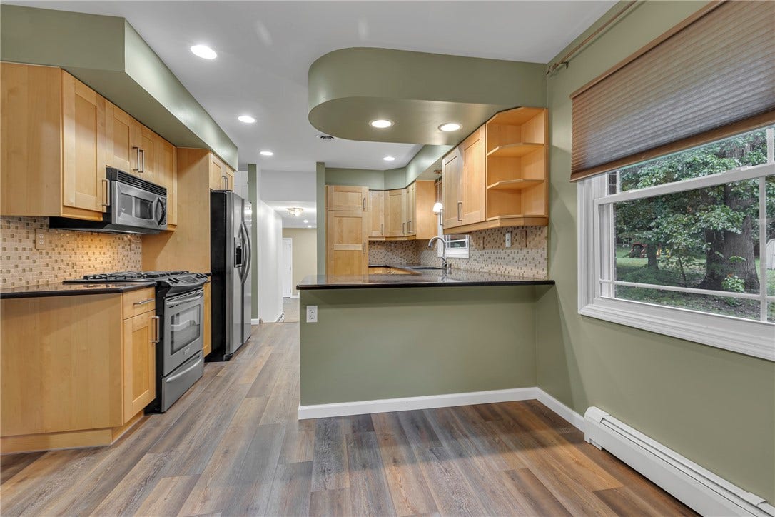 120 W Woodland Dr, Aliquippa, PA 15001