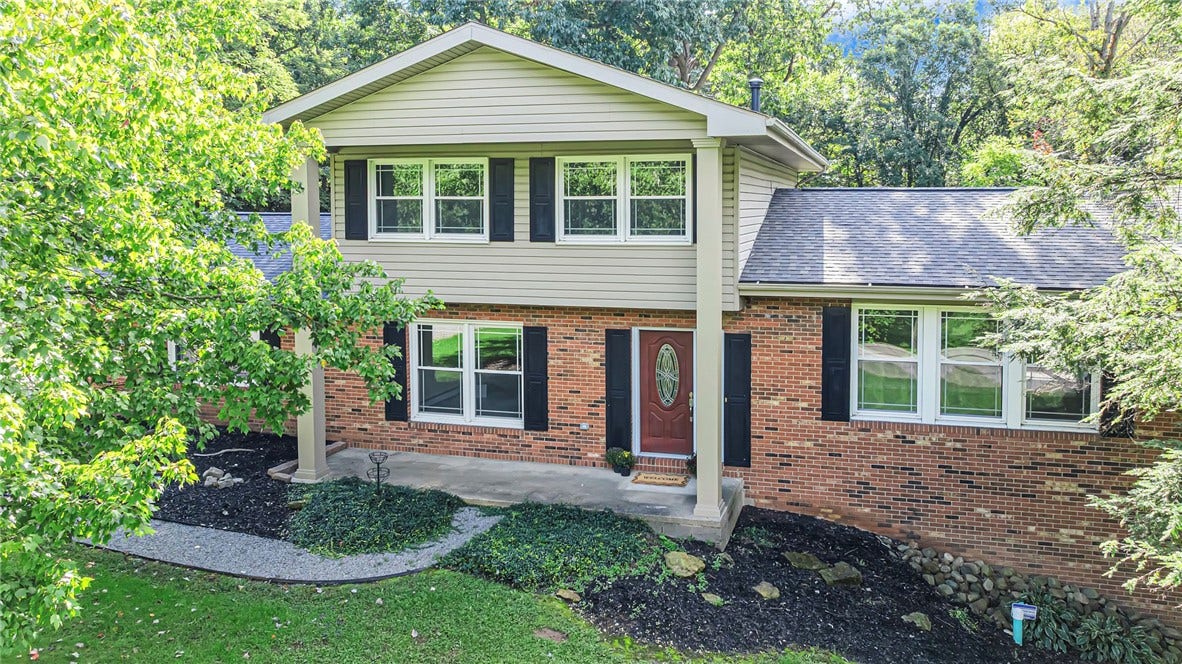 120 W Woodland Dr, Aliquippa, PA 15001