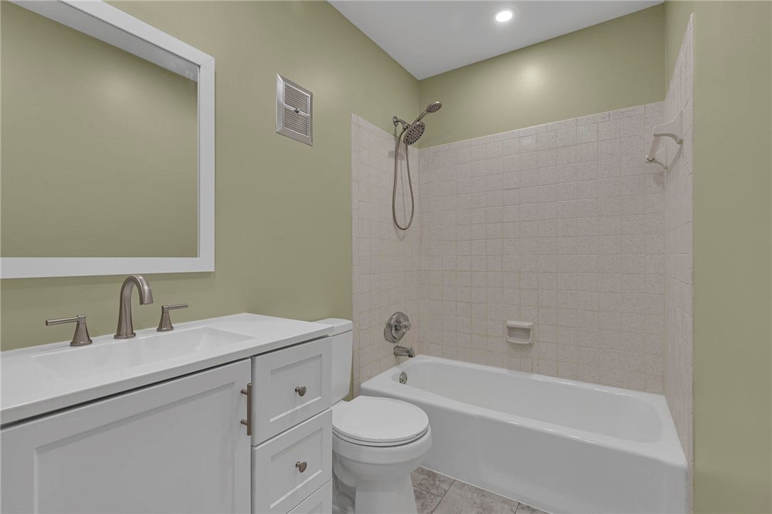 120 W Woodland Dr, Aliquippa, PA 15001