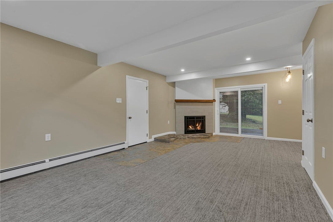 120 W Woodland Dr, Aliquippa, PA 15001