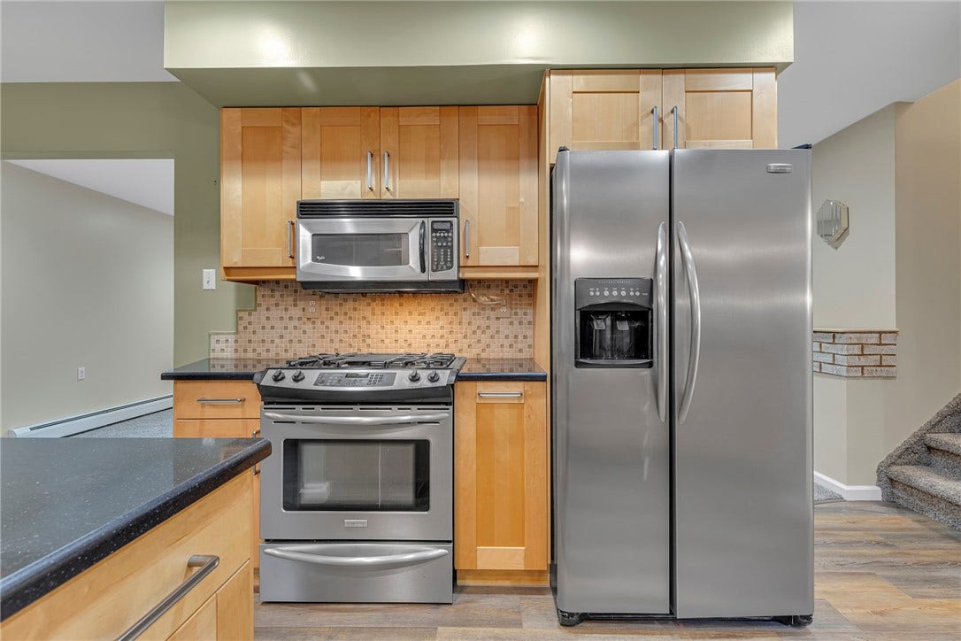 120 W Woodland Dr, Aliquippa, PA 15001
