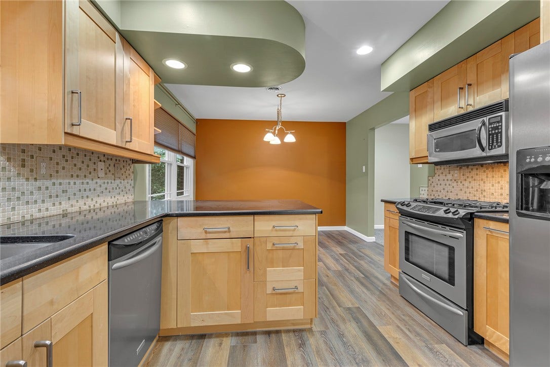 120 W Woodland Dr, Aliquippa, PA 15001