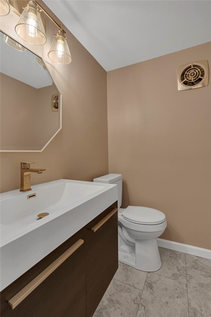 120 W Woodland Dr, Aliquippa, PA 15001