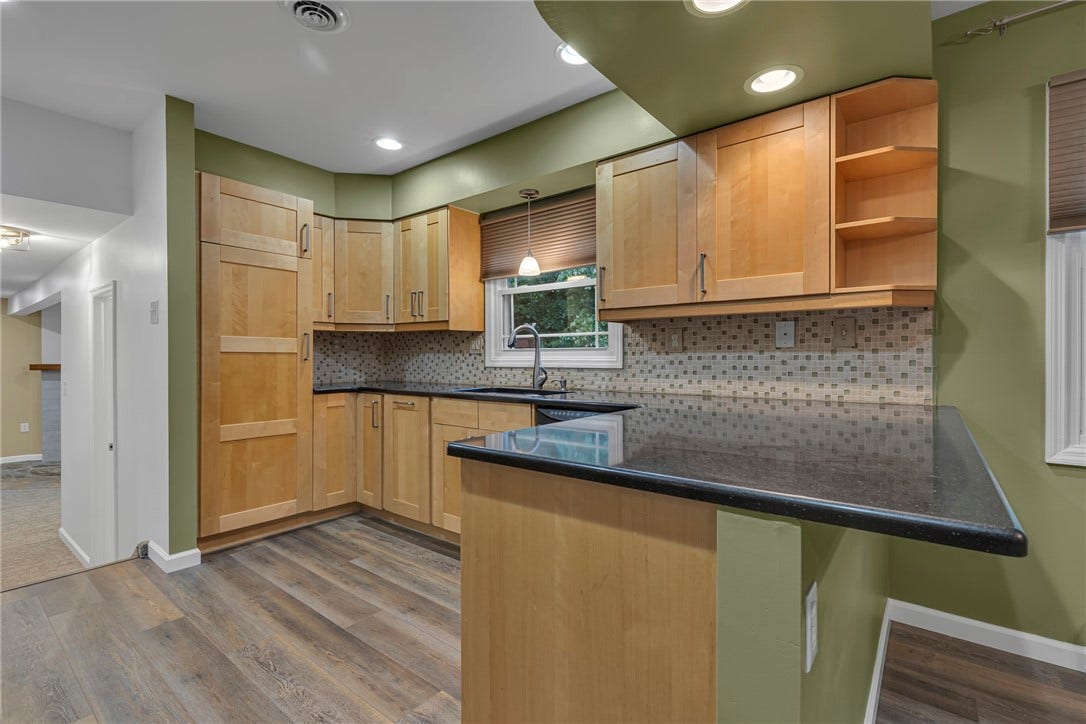 120 W Woodland Dr, Aliquippa, PA 15001