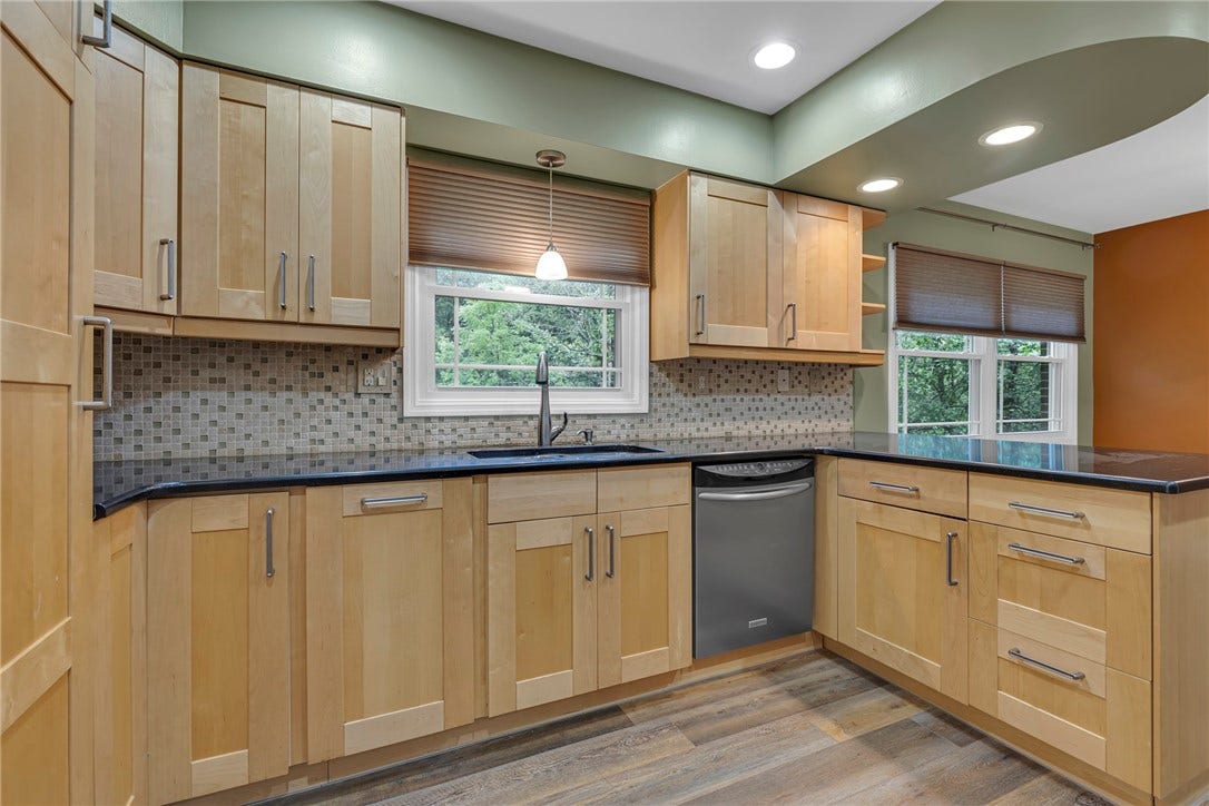 120 W Woodland Dr, Aliquippa, PA 15001