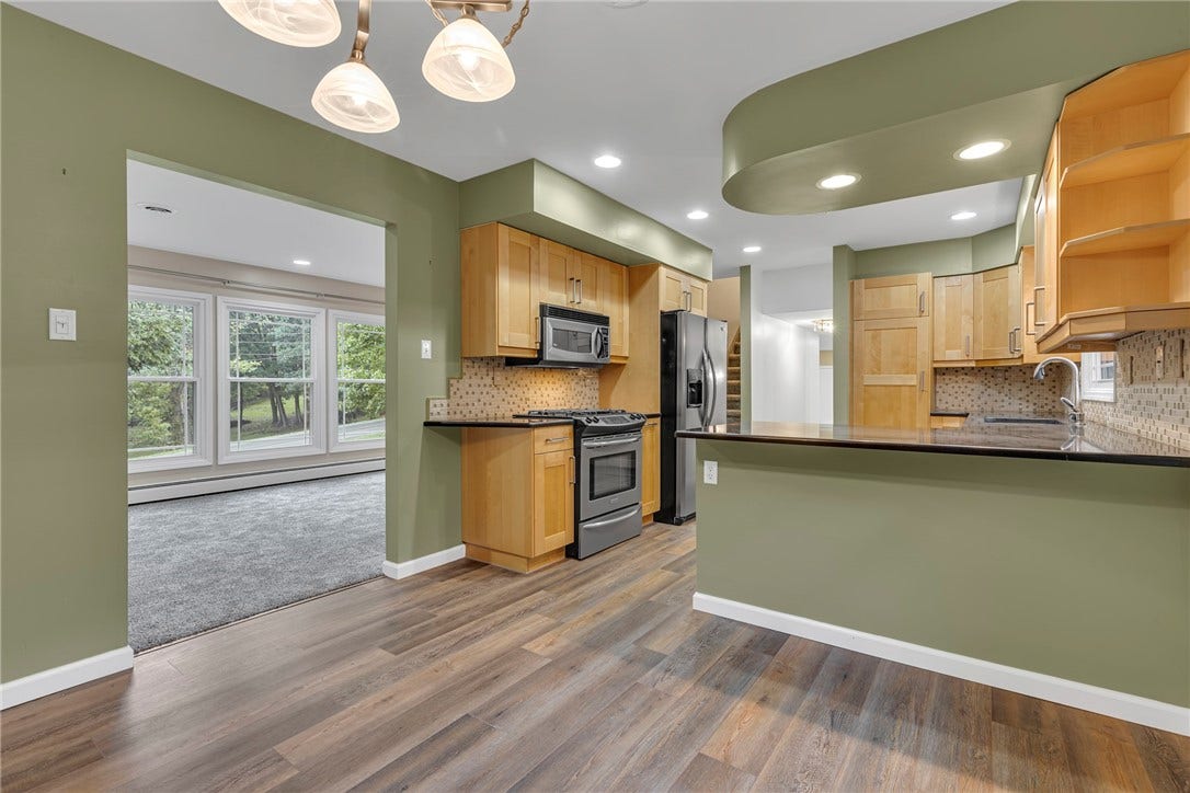 120 W Woodland Dr, Aliquippa, PA 15001