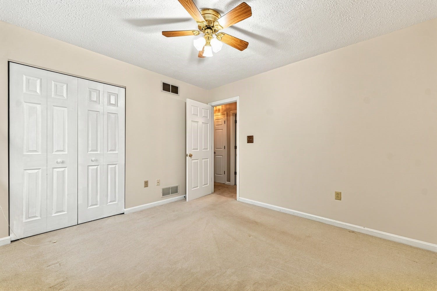 704 Red Barn Court, Pittsburgh, PA 15102