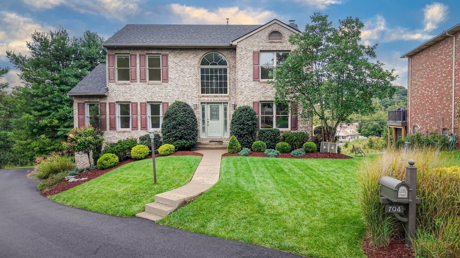 704 Red Barn Court, Pittsburgh, PA 15102