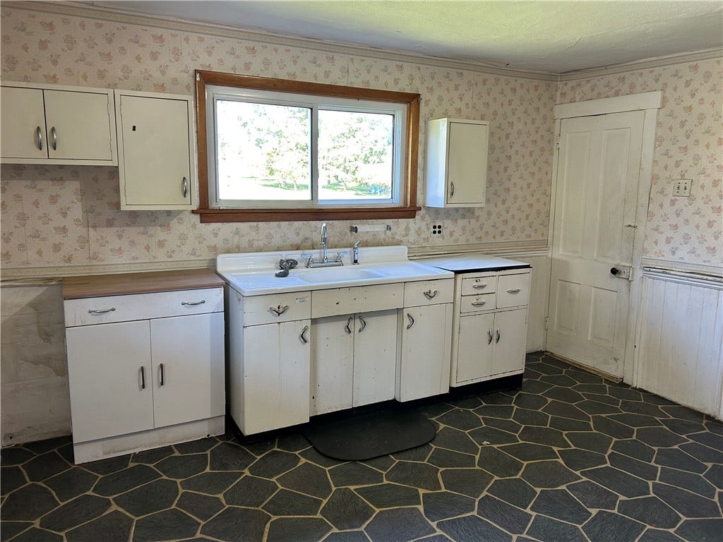 130 PATTON ST, Connellsville, PA 15425