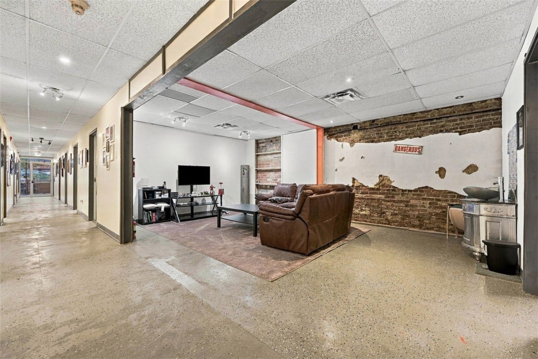 320 5th Ave, Tarentum, PA 15084