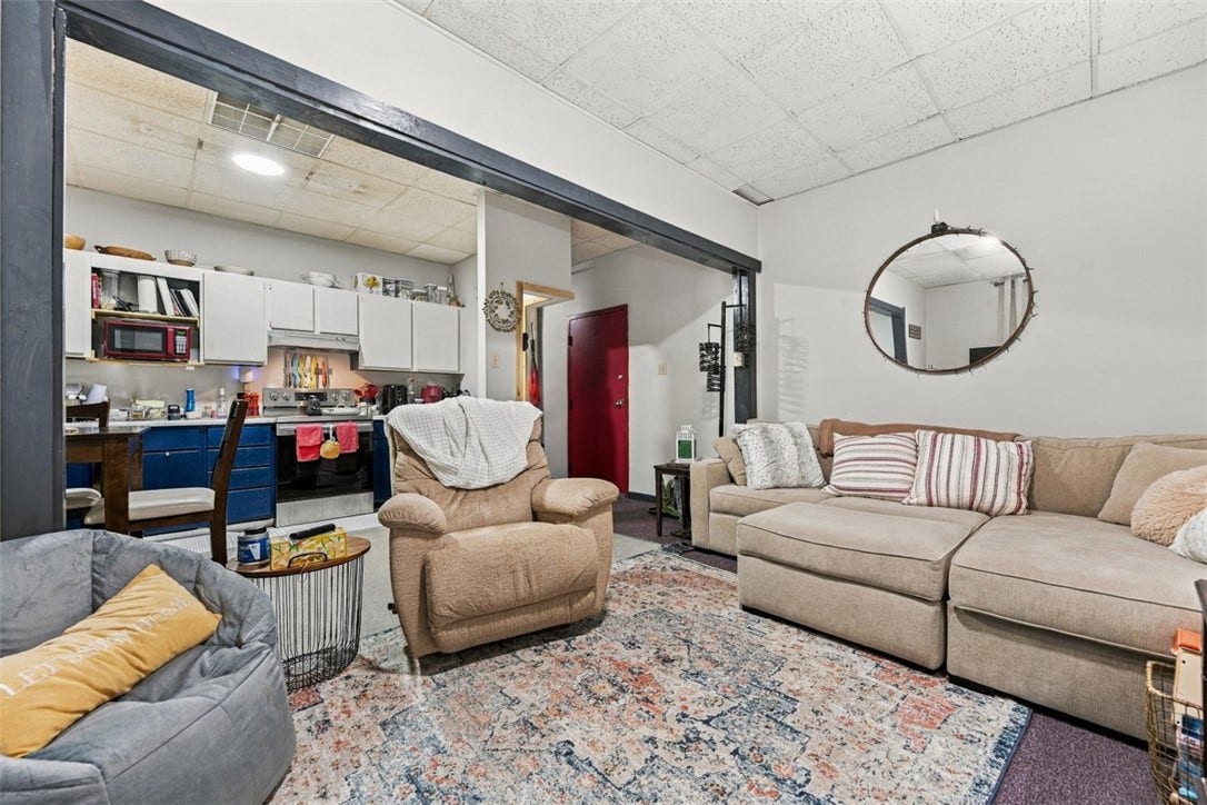 320 5th Ave, Tarentum, PA 15084
