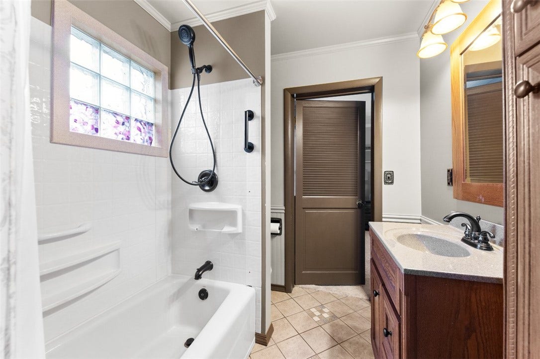 614 E Gibson Ave, Connellsville, PA 15425