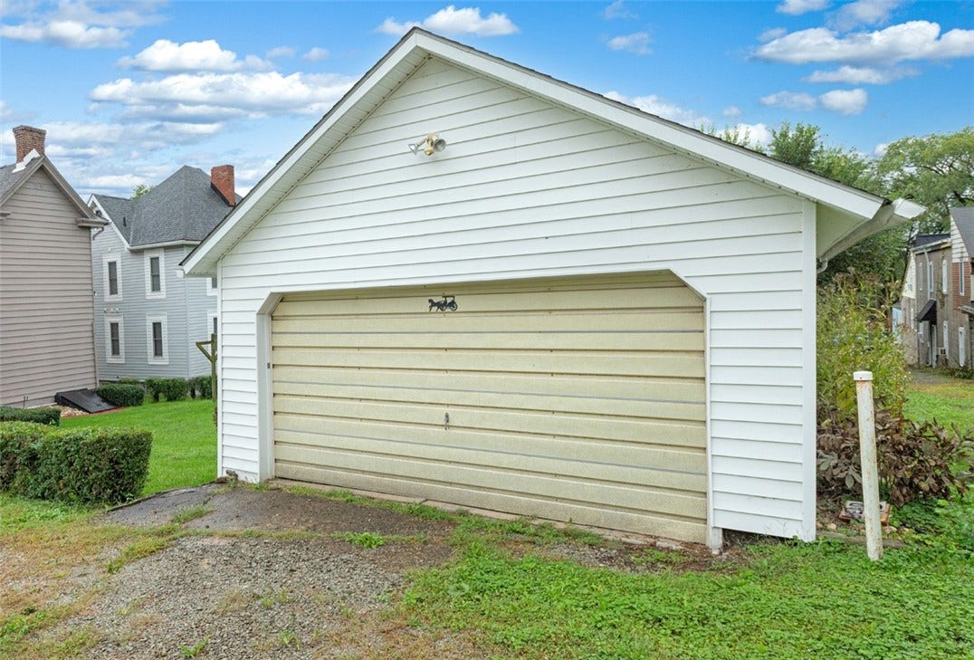 614 E Gibson Ave, Connellsville, PA 15425