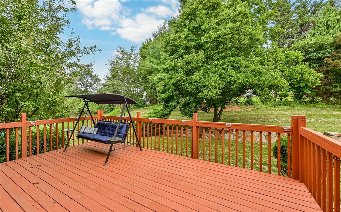 217 Meadow Spring Rd, Greensburg, PA 15601