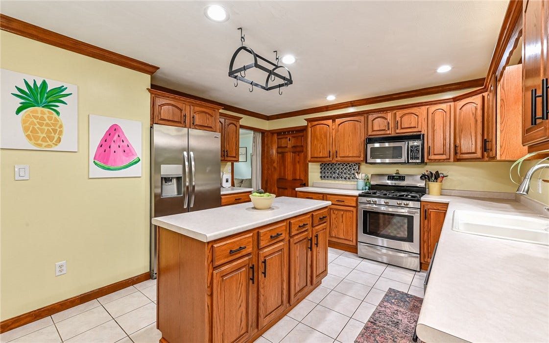 217 Meadow Spring Rd, Greensburg, PA 15601