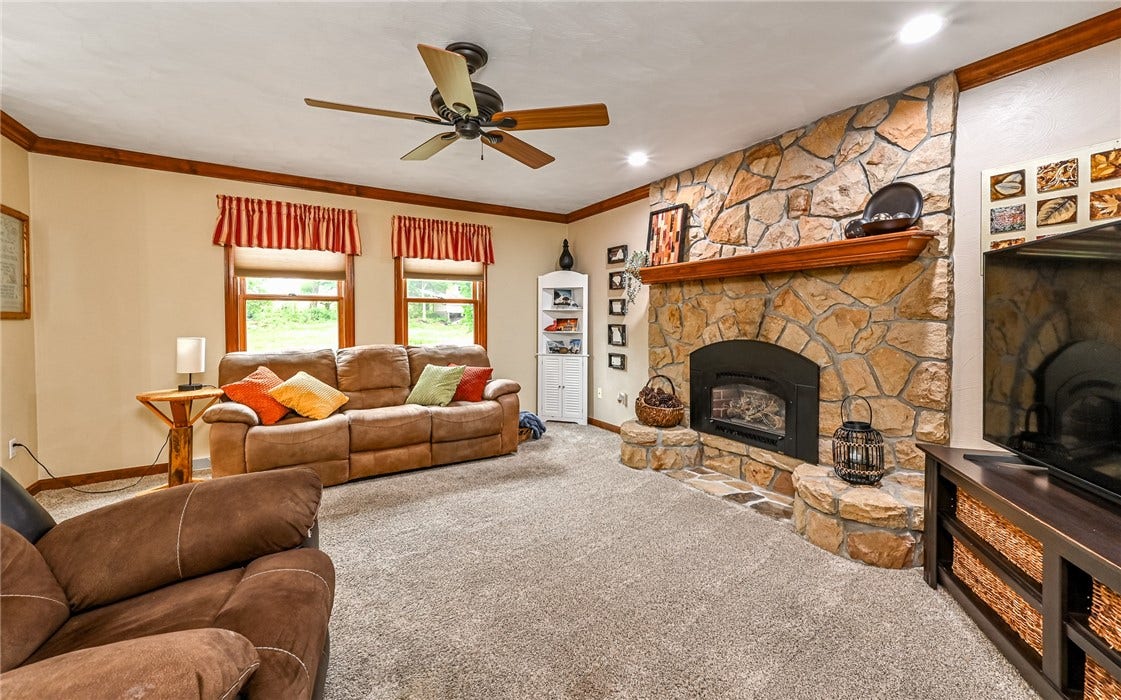 217 Meadow Spring Rd, Greensburg, PA 15601