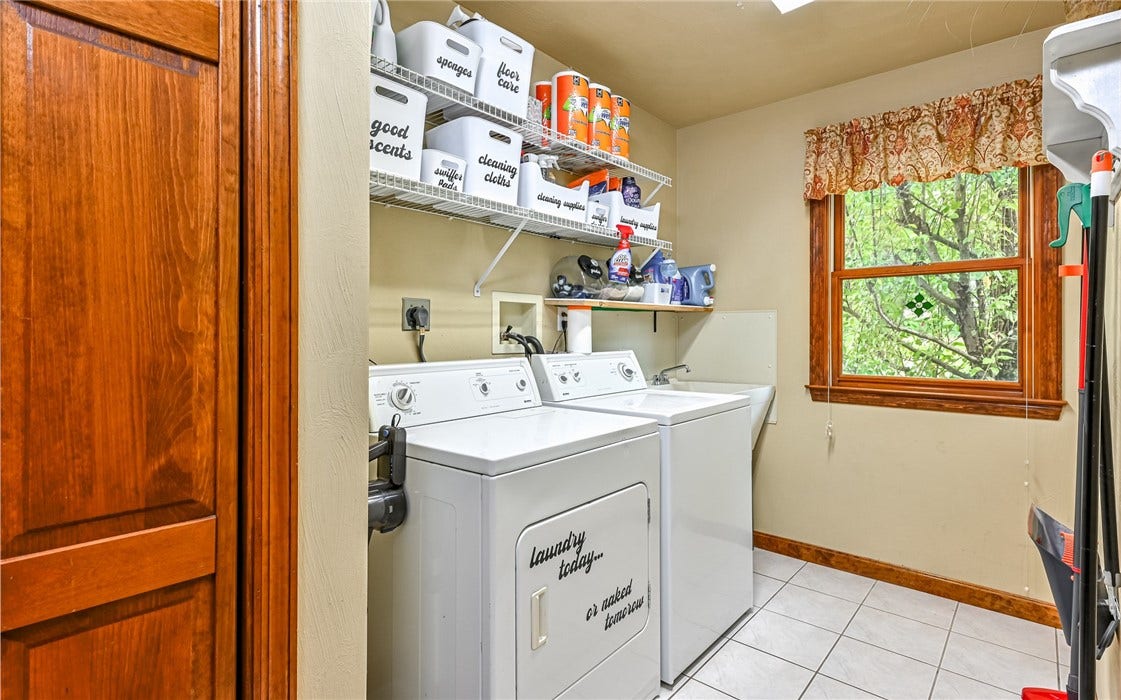 217 Meadow Spring Rd, Greensburg, PA 15601