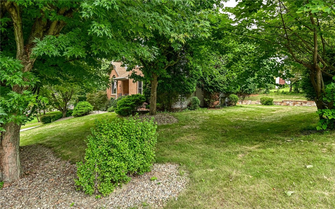 217 Meadow Spring Rd, Greensburg, PA 15601