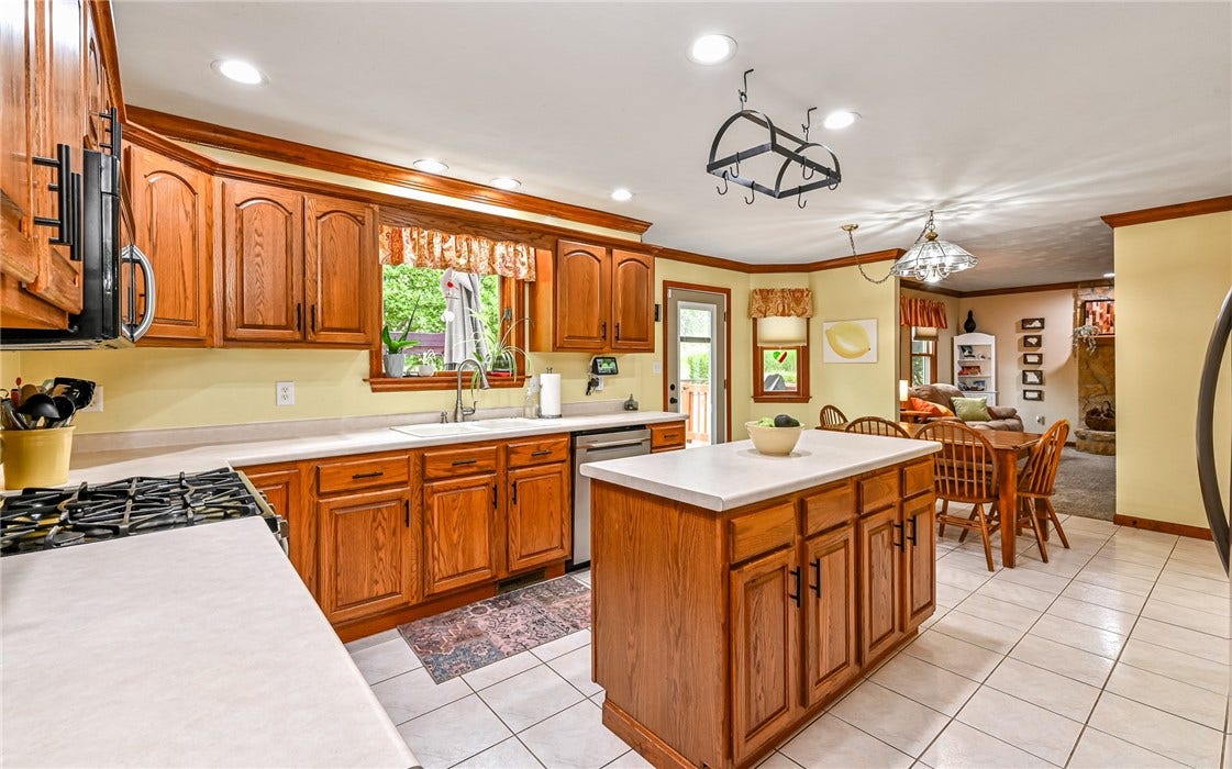 217 Meadow Spring Rd, Greensburg, PA 15601