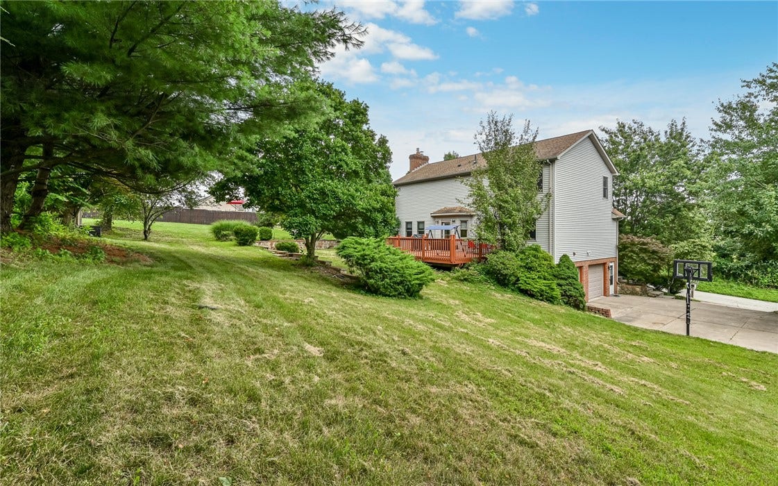 217 Meadow Spring Rd, Greensburg, PA 15601