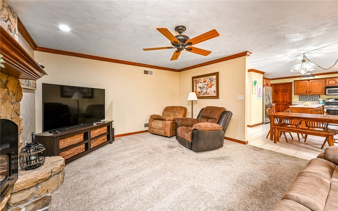 217 Meadow Spring Rd, Greensburg, PA 15601