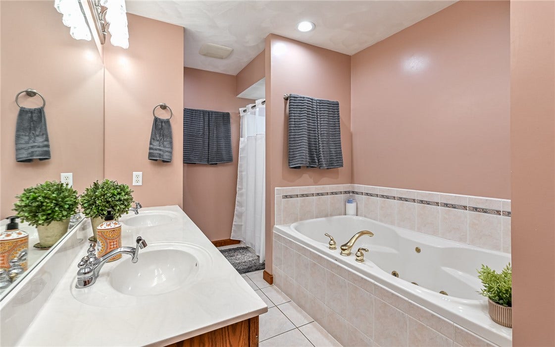 217 Meadow Spring Rd, Greensburg, PA 15601