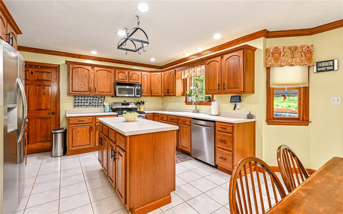 217 Meadow Spring Rd, Greensburg, PA 15601