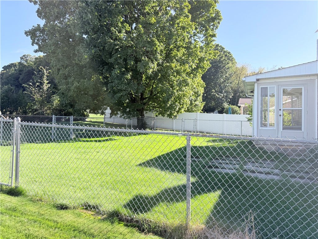 722 Courtview Dr, Greensburg, PA 15601