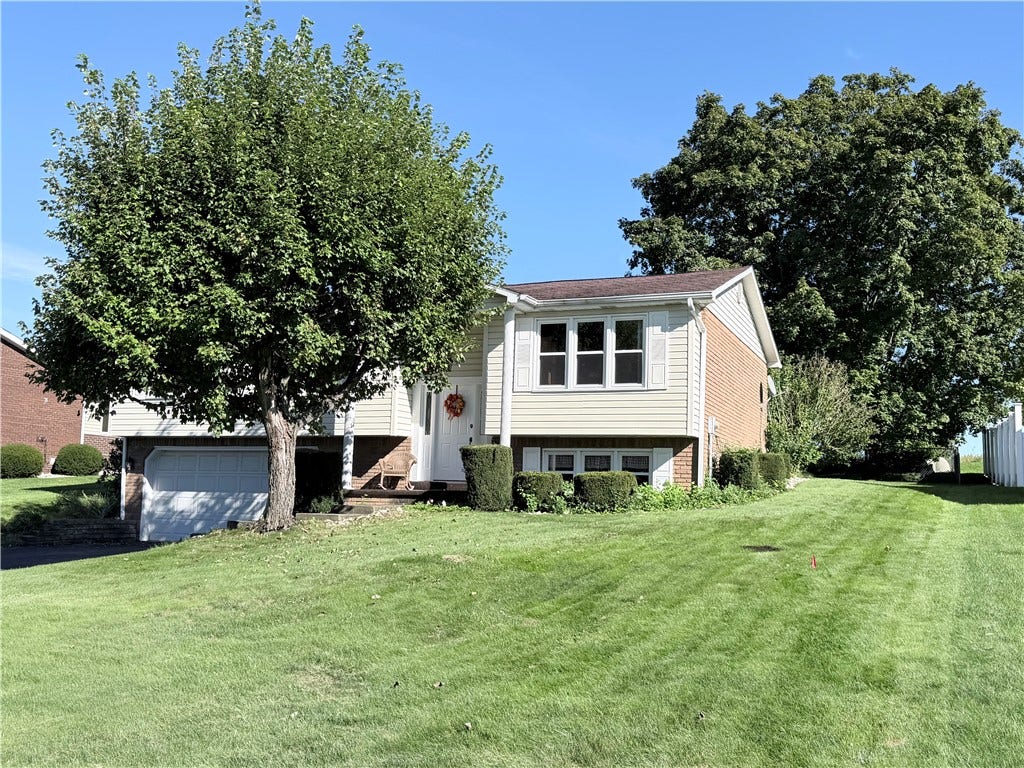722 Courtview Dr, Greensburg, PA 15601