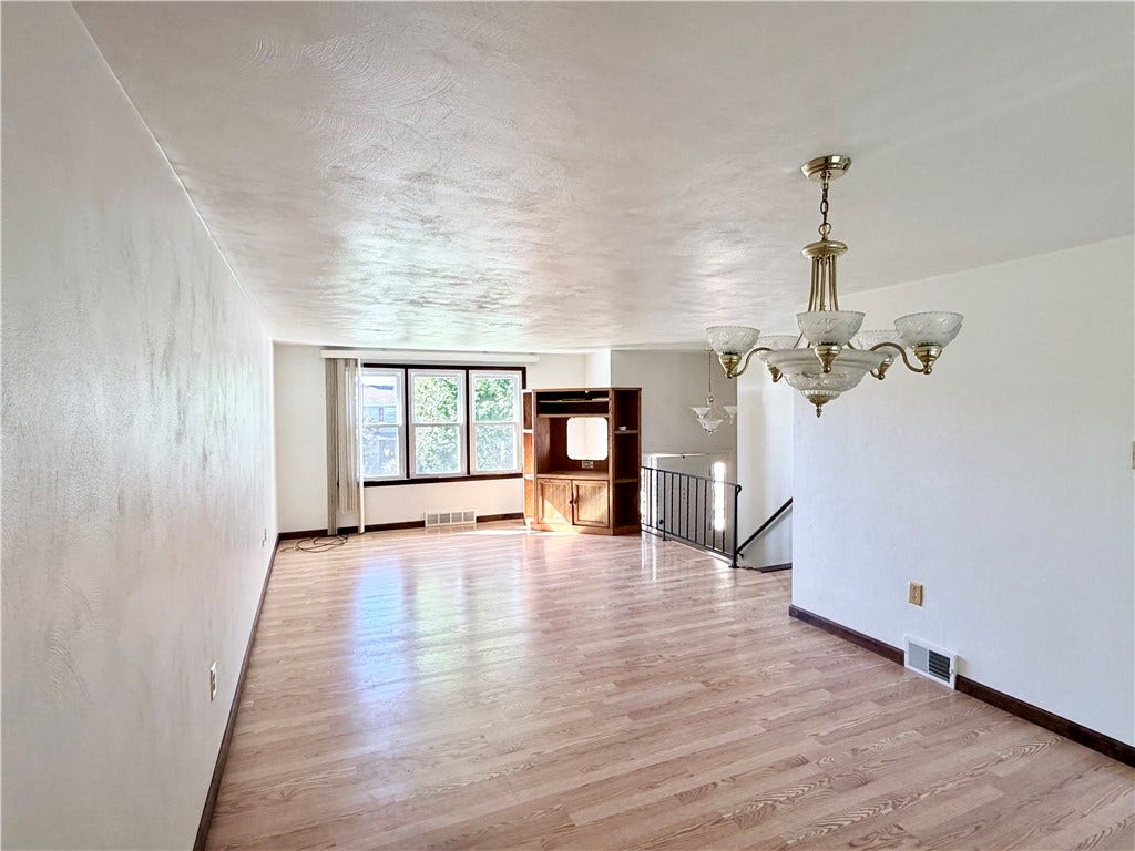722 Courtview Dr, Greensburg, PA 15601