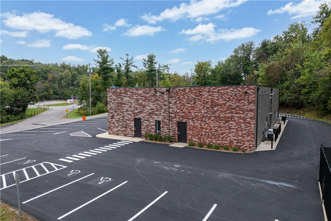 1057 Clinton Rd, Clinton, PA 15026