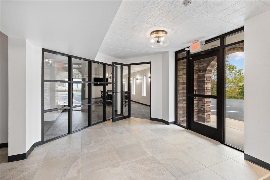 1057 Clinton Rd, Clinton, PA 15026
