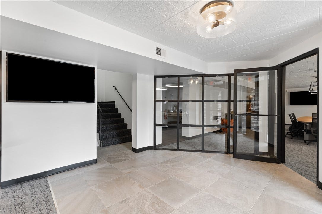 1057 Clinton Rd, Clinton, PA 15026