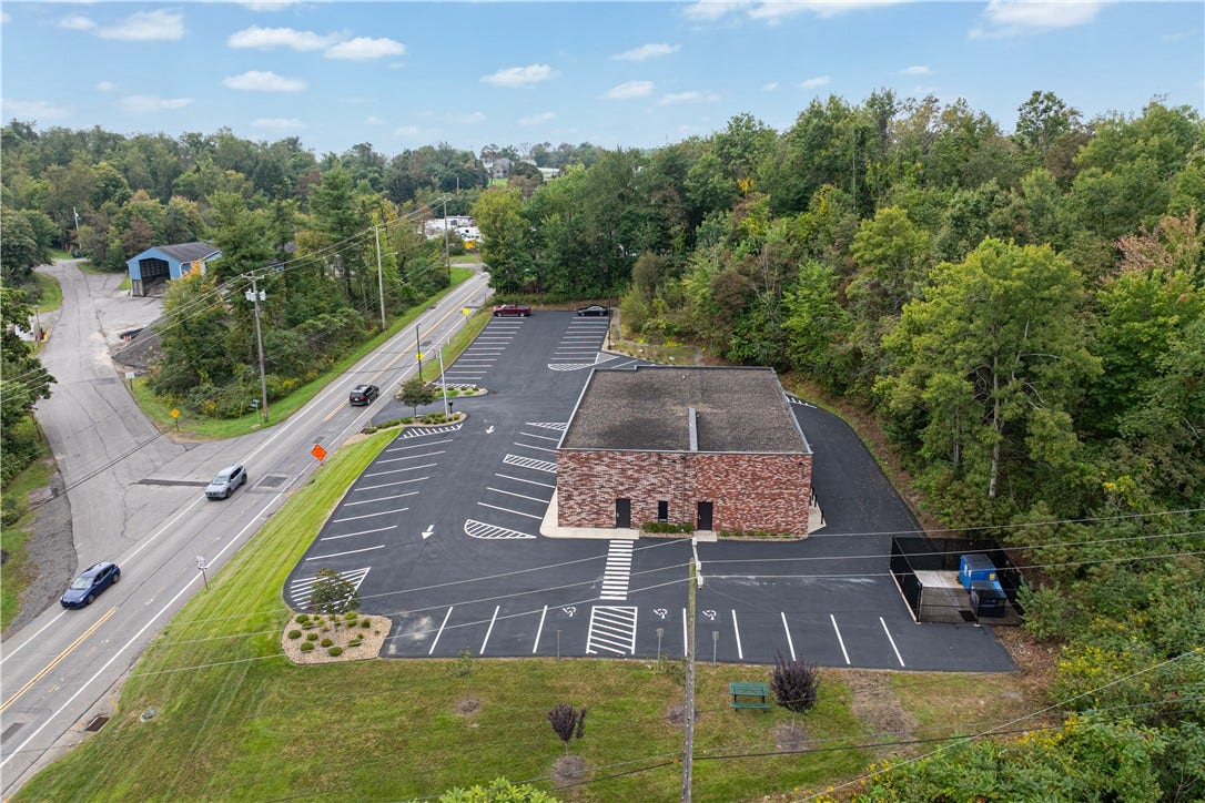 1057 Clinton Rd, Clinton, PA 15026