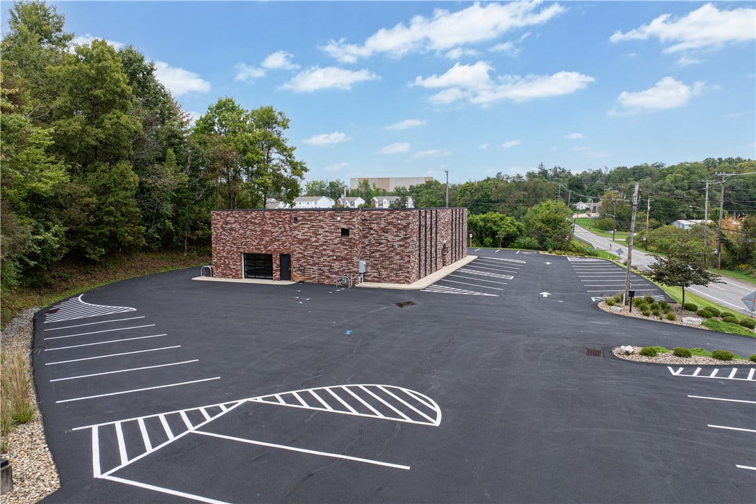 1057 Clinton Rd, Clinton, PA 15026