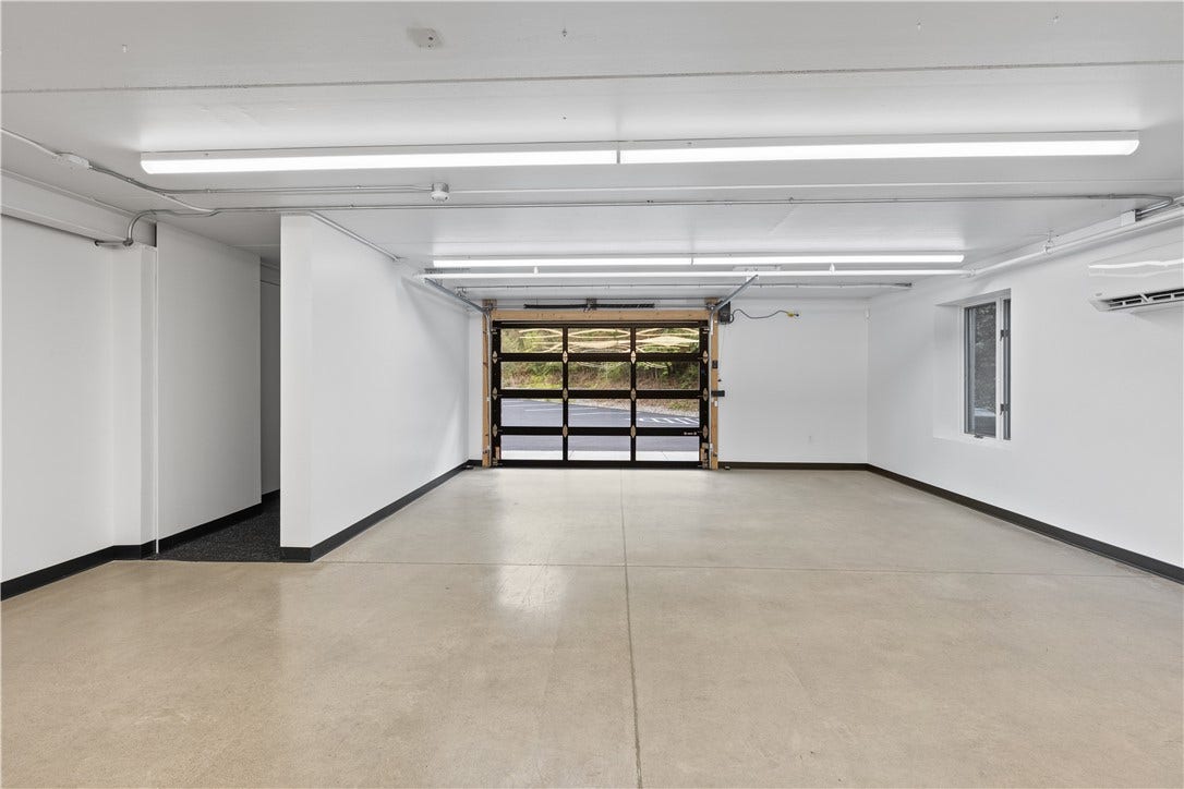 1057 Clinton Rd, Clinton, PA 15026