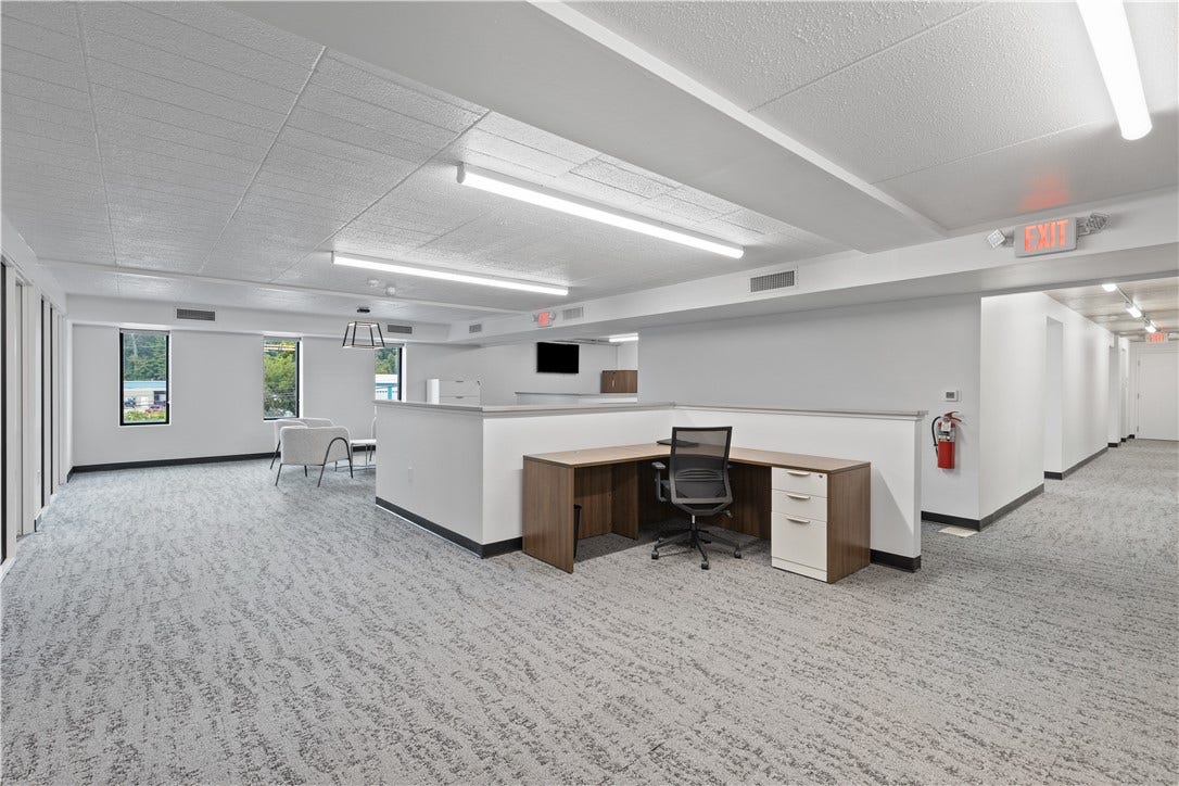 1057 Clinton Rd, Clinton, PA 15026