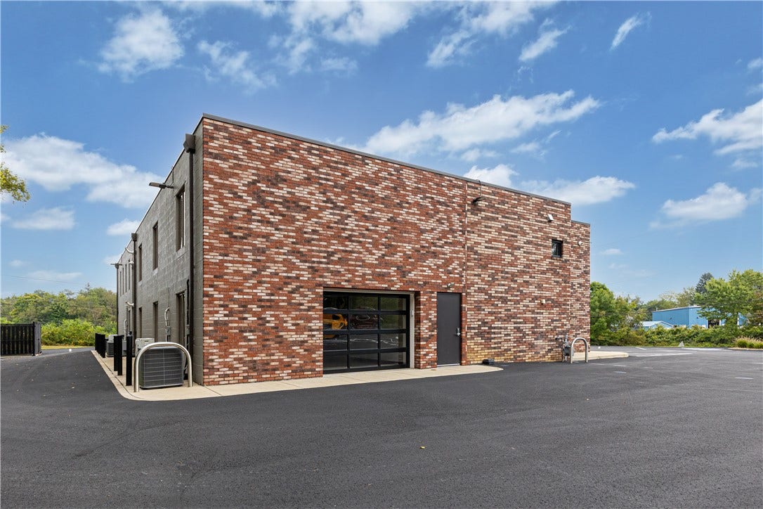 1057 Clinton Rd, Clinton, PA 15026
