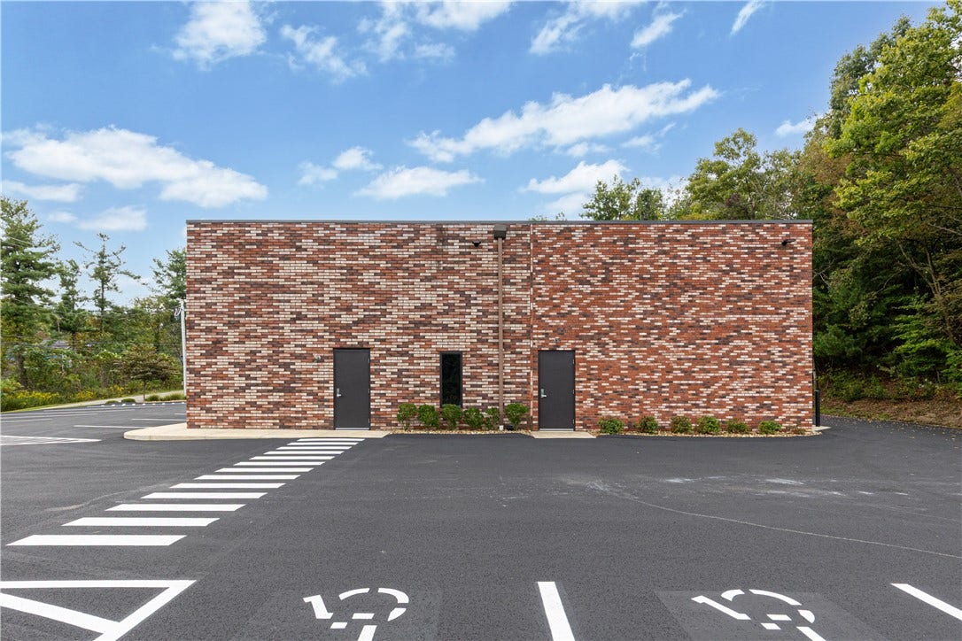 1057 Clinton Rd, Clinton, PA 15026