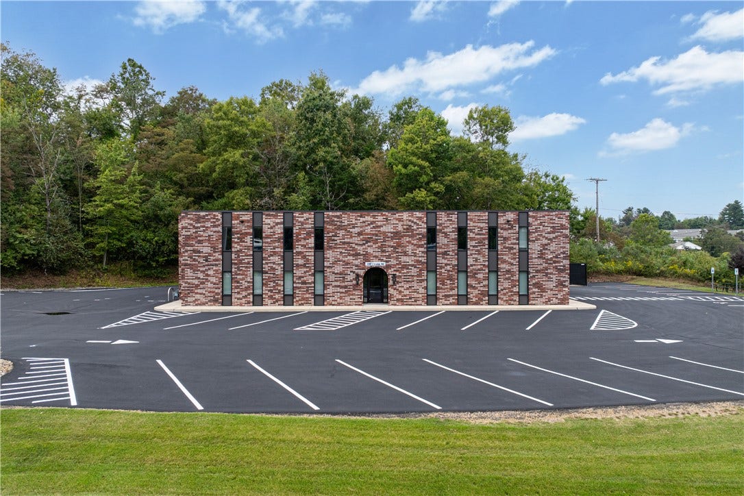 1057 Clinton Rd, Clinton, PA 15026