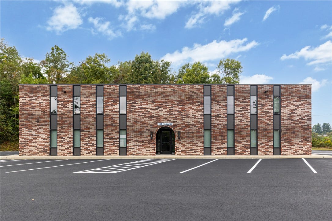 1057 Clinton Rd, Clinton, PA 15026