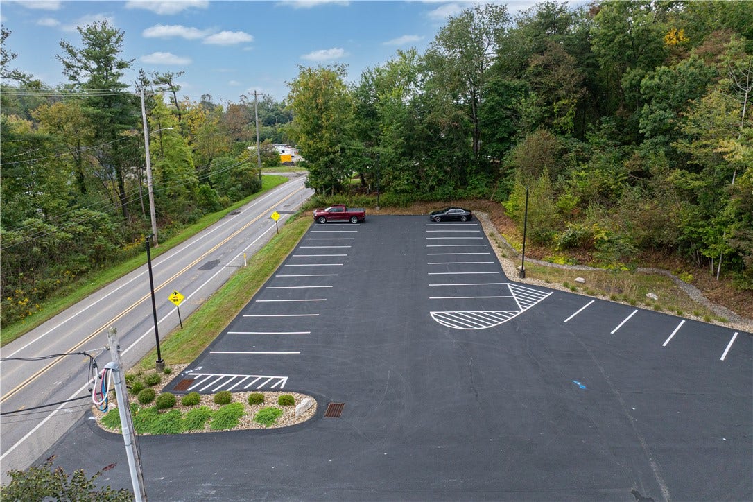 1057 Clinton Rd, Clinton, PA 15026
