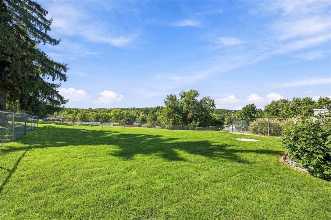 16 S Rolling Hills Ave, Irwin, PA 15642