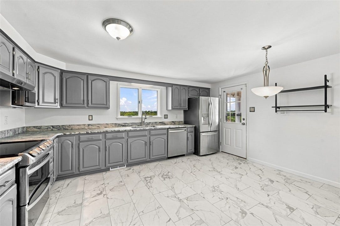 16 S Rolling Hills Ave, Irwin, PA 15642